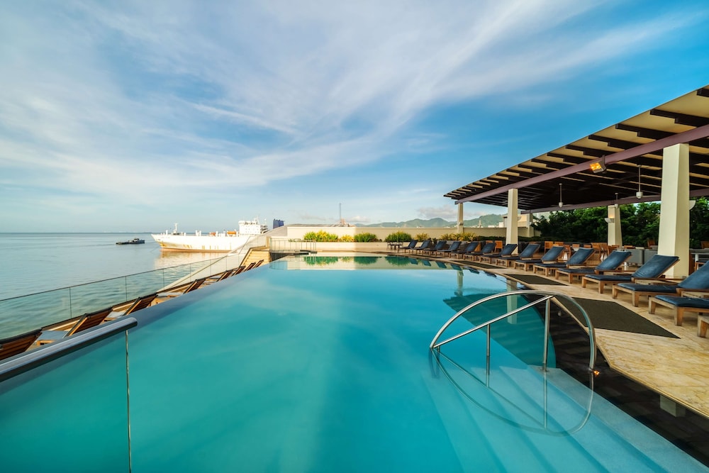 Hyatt Regency Trinidad 40/82