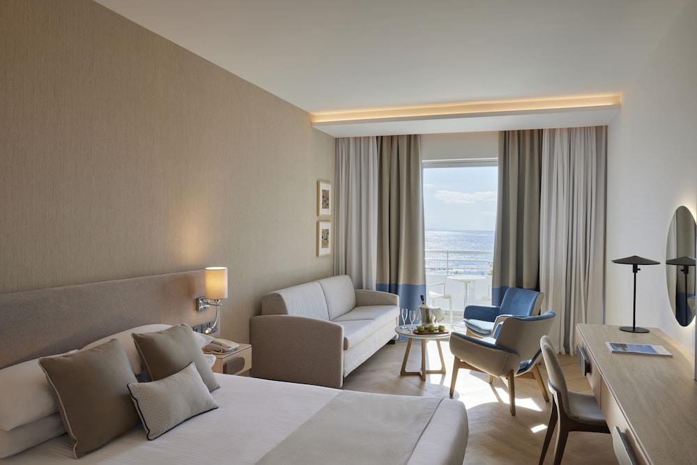 Premium, Double Bed, Pool and Sea View