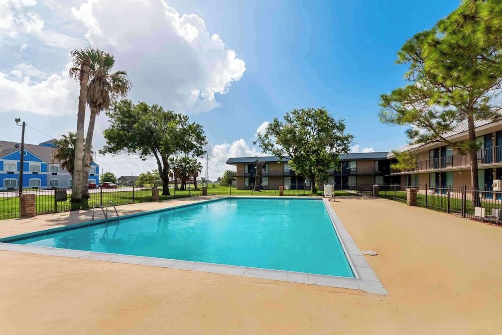 Studio6 Port Lavaca, TX 35/39