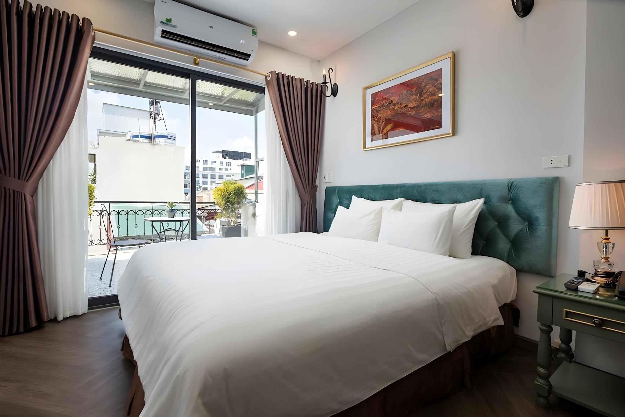 Junior Suite, City View, Balcony