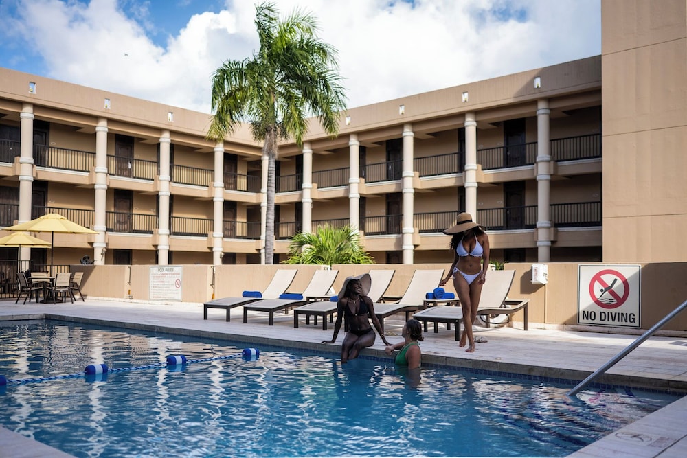 Windward Passage Hotel USVI 37/65