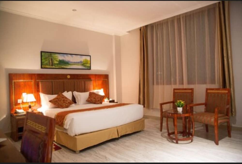 Tiffany Diamond Hotel Makunganya Street 13/66