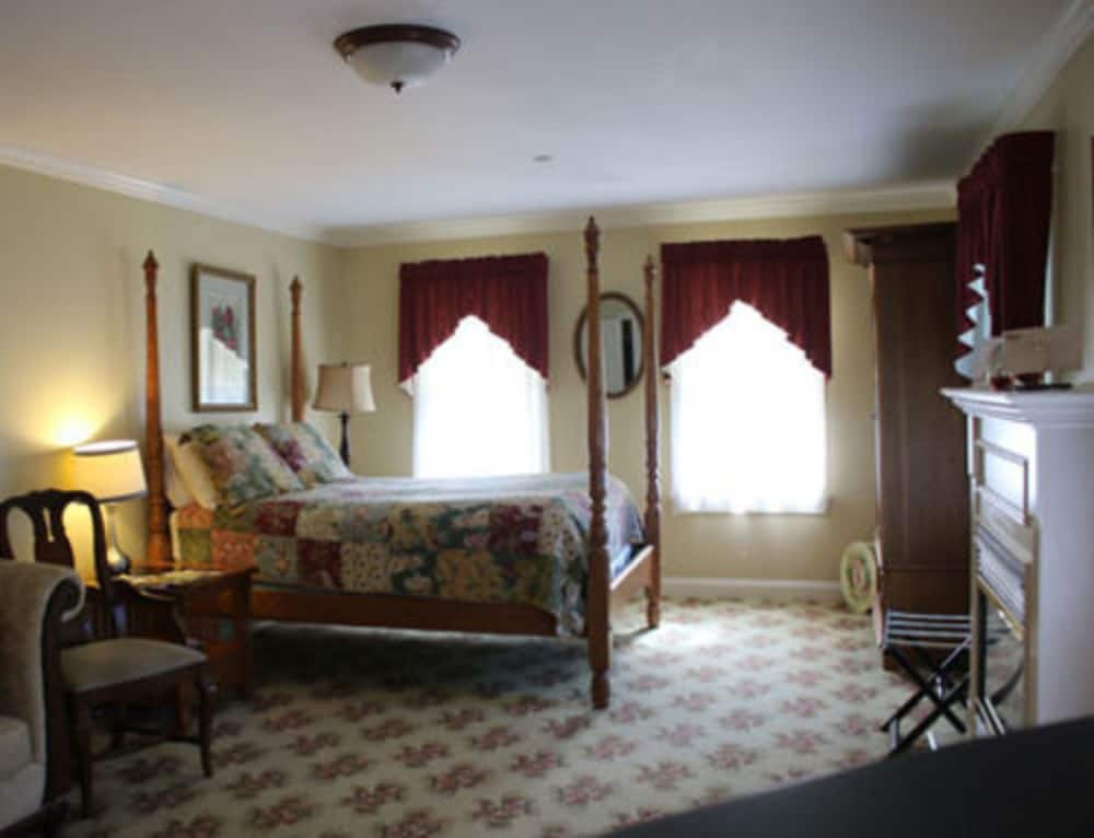 Kearsarge Inn 43/48