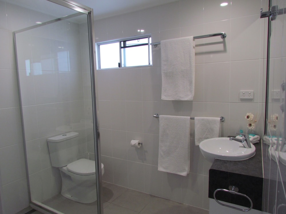 Alex Beach Cabins and Tourist Park 44/50