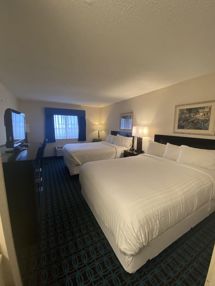 Baymont By Wyndham Howell Brighton 6/29