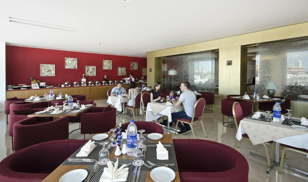 restaurant cafeteria