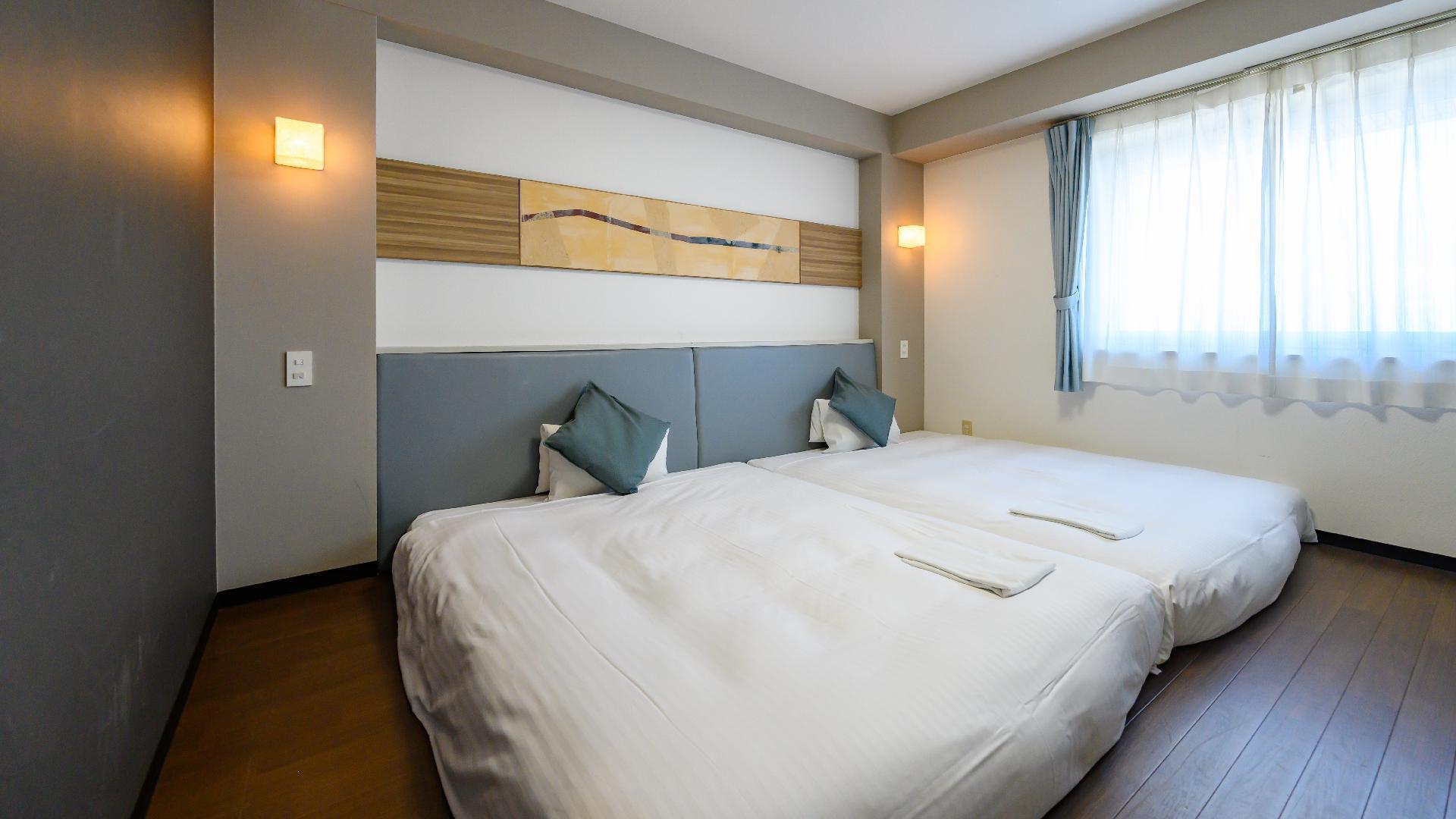 2 Bedrooms, Connecting, Superior, Twin Beds, Side Ocean View