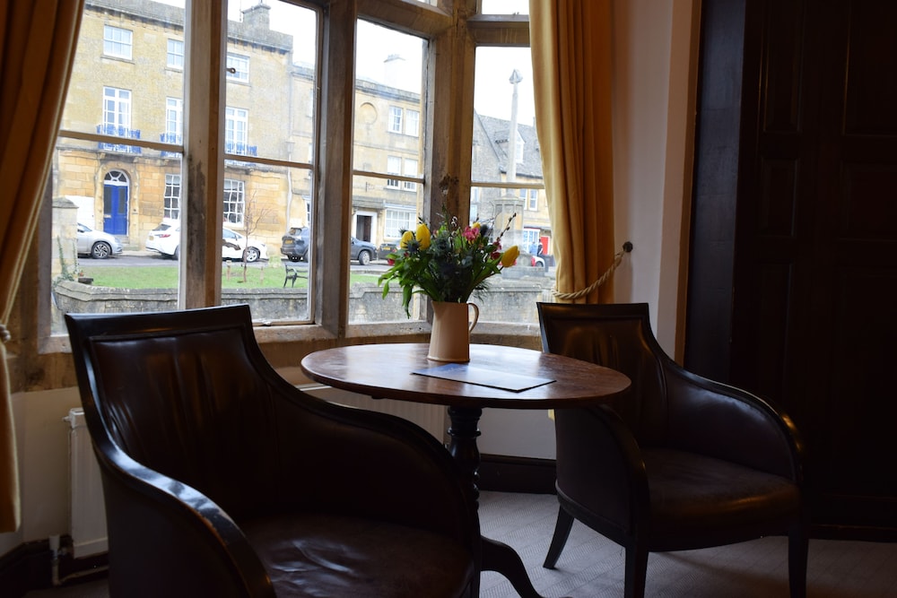 Noel Arms Hotel 33/49