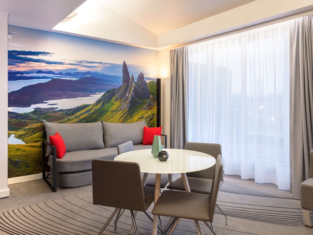 NOVOTEL EDINBURGH CENTRE 48/74