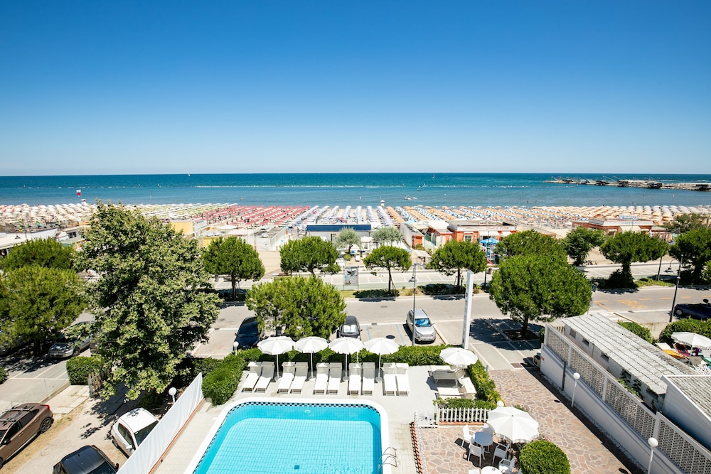 Hotel Promenade Universale 45/50