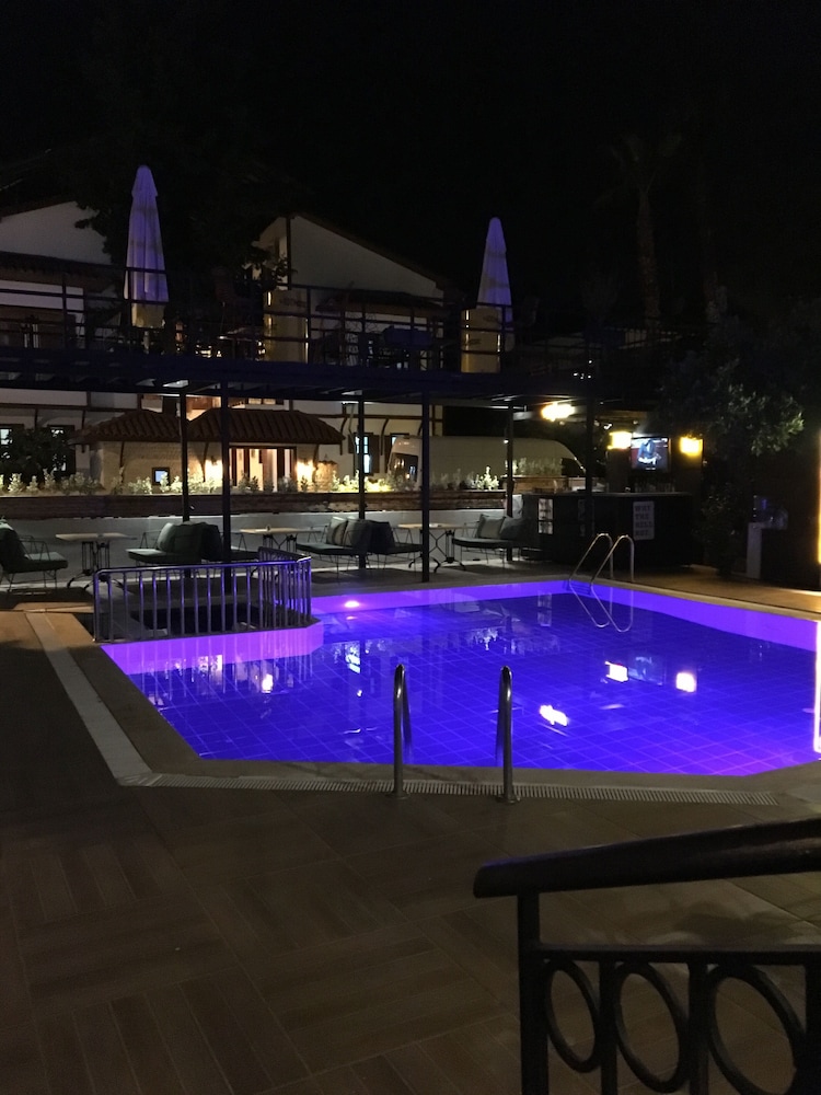 Derin Luxury Hotel 15/19