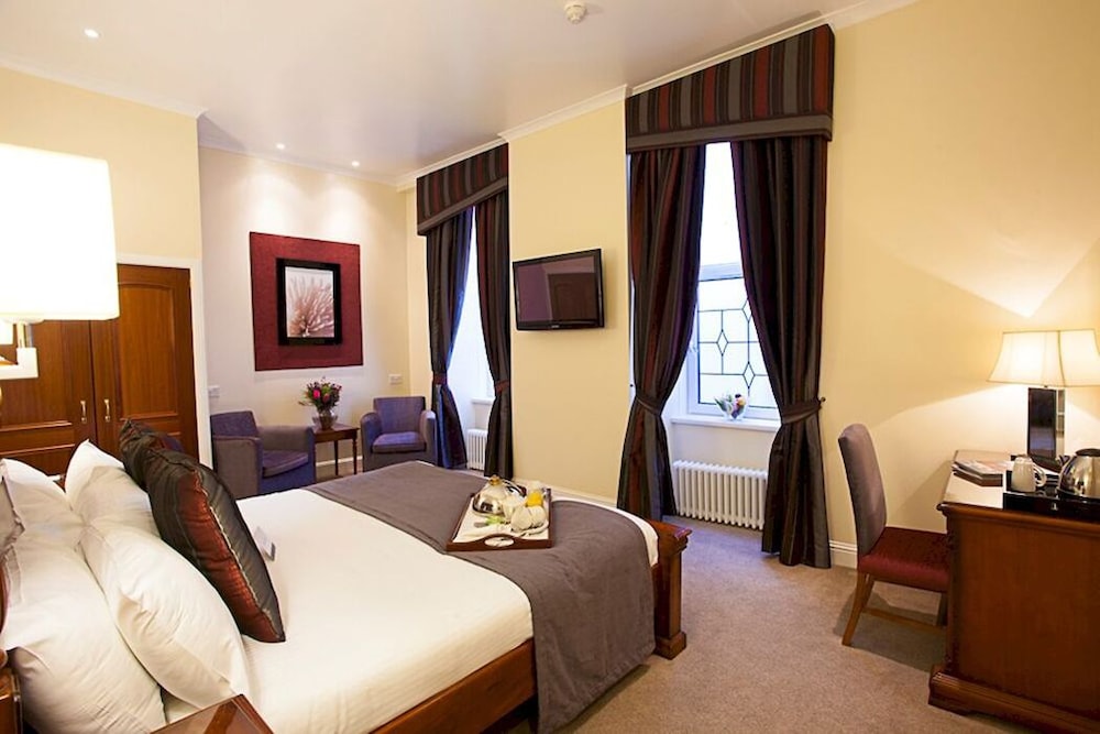 Aberdeen Douglas Hotel 43/96