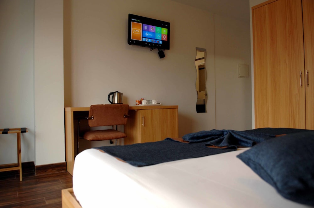 Blue Marlin Hotel 7/50
