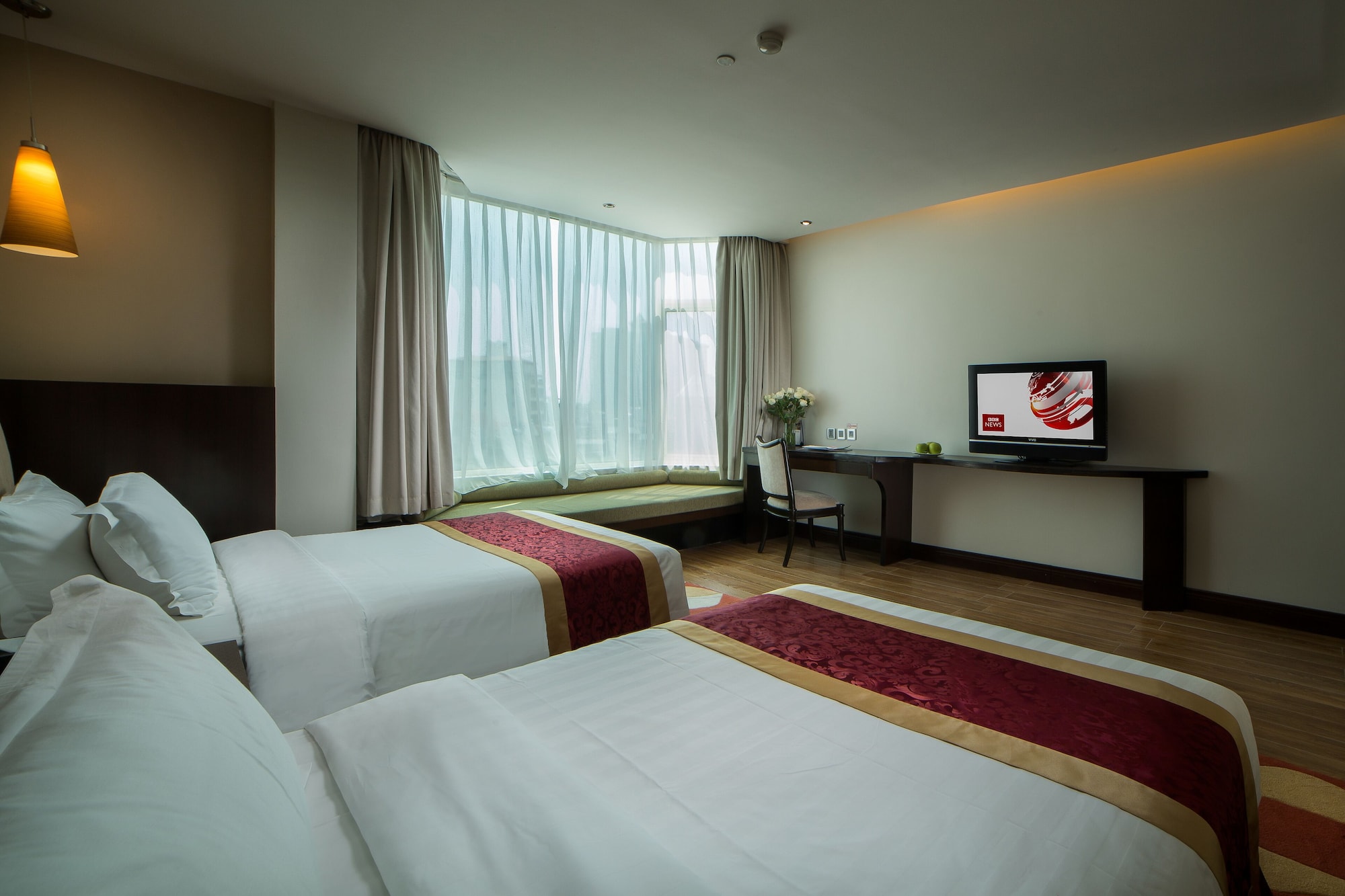 SUPERIOR, TWIN BEDS, CITY VIEW