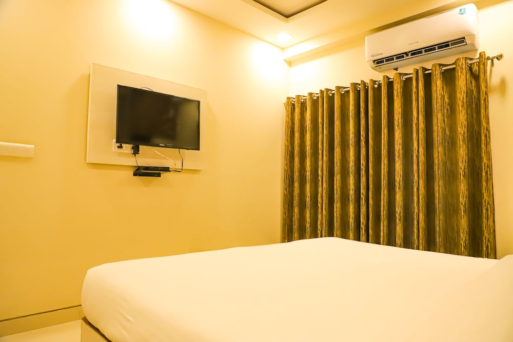 Hotel Shri Radha Nikunj Vrindavan 6/17