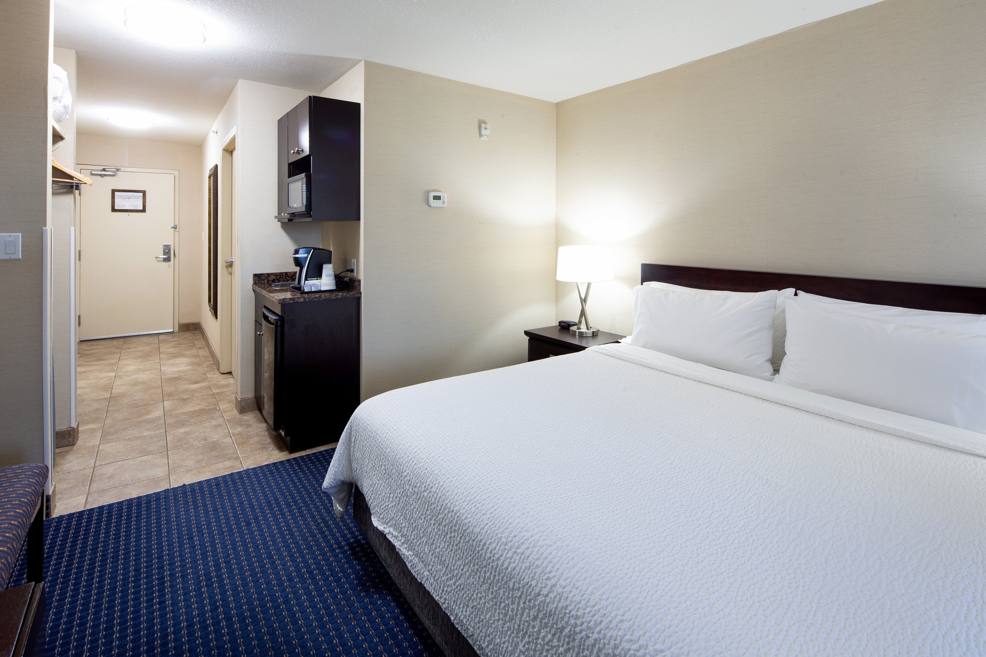 Holiday Inn Express Hotel Suites Edson 11/50