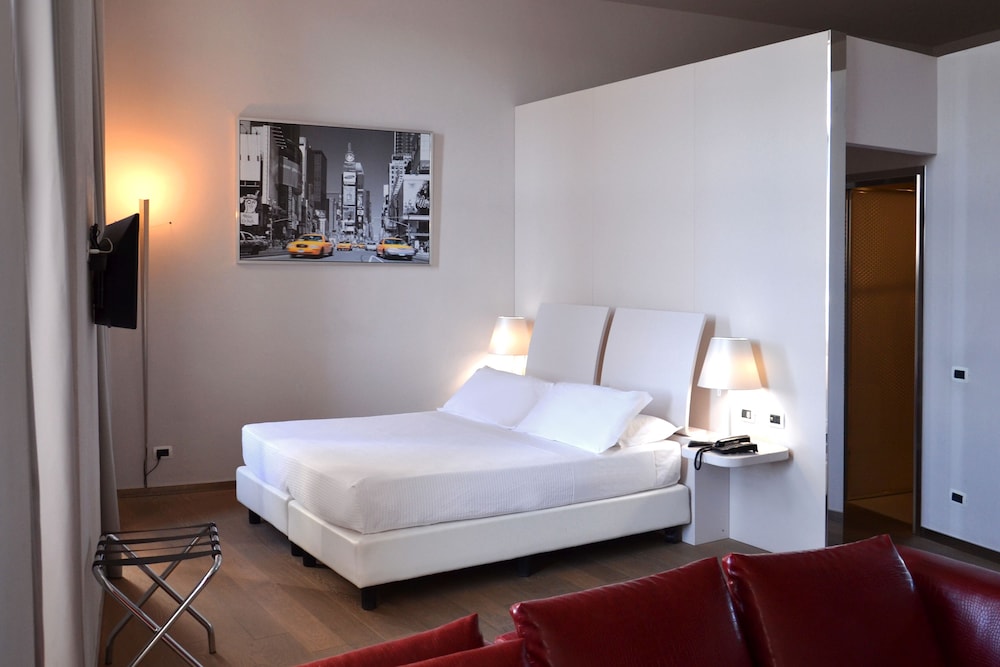 SUITE, KING BED, QUEEN BED, SOFA