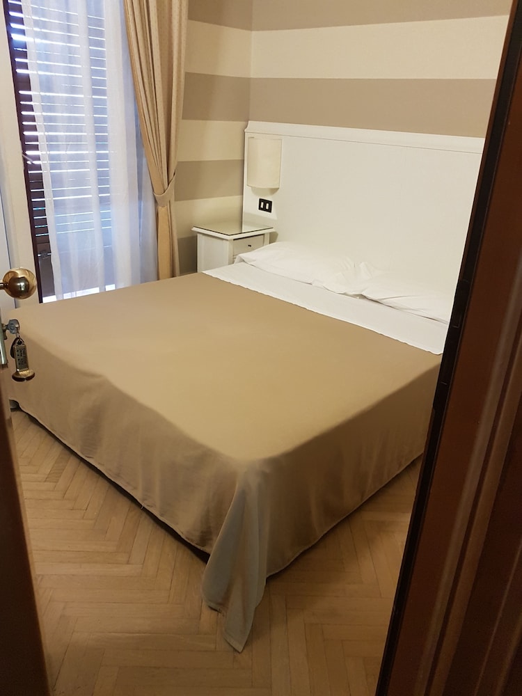 ROOM, SINGLE, SINGLE BED