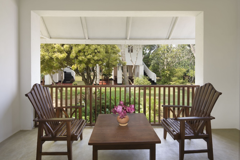 Palm Beach Inn Sea Shells Cabanas 30/50