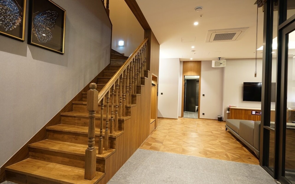 Partyz Hotel 35/76