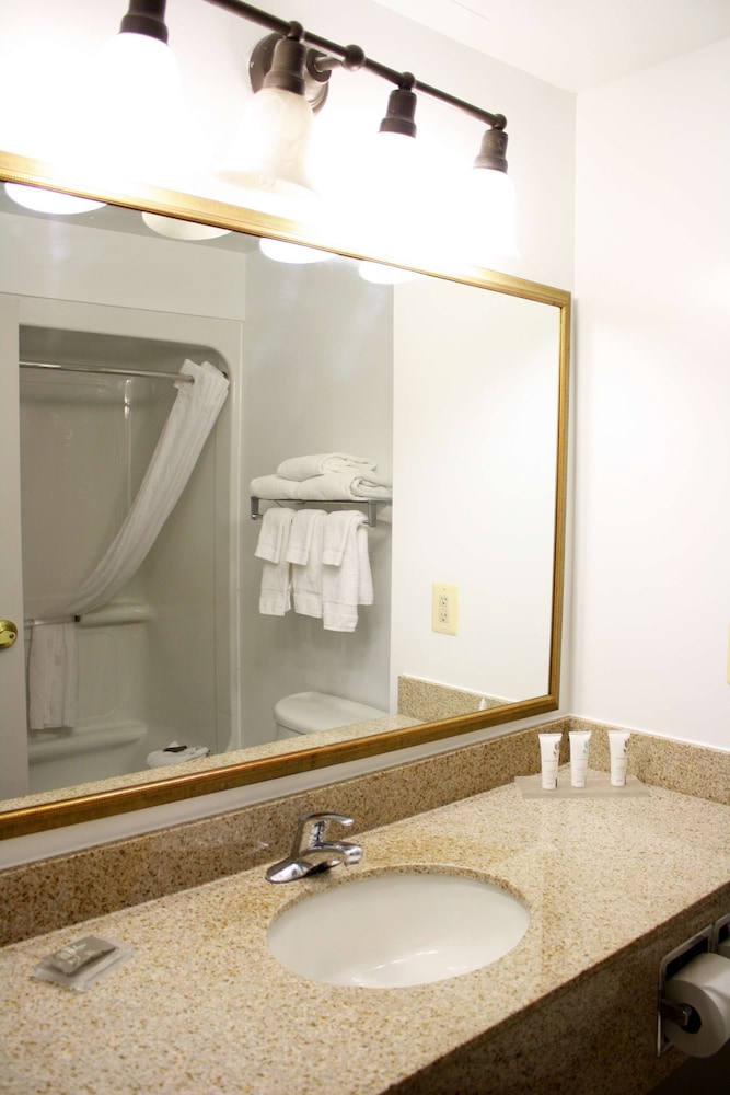 Country Inn & Suites by Radisson, Baltimore BWI Airport 10/40