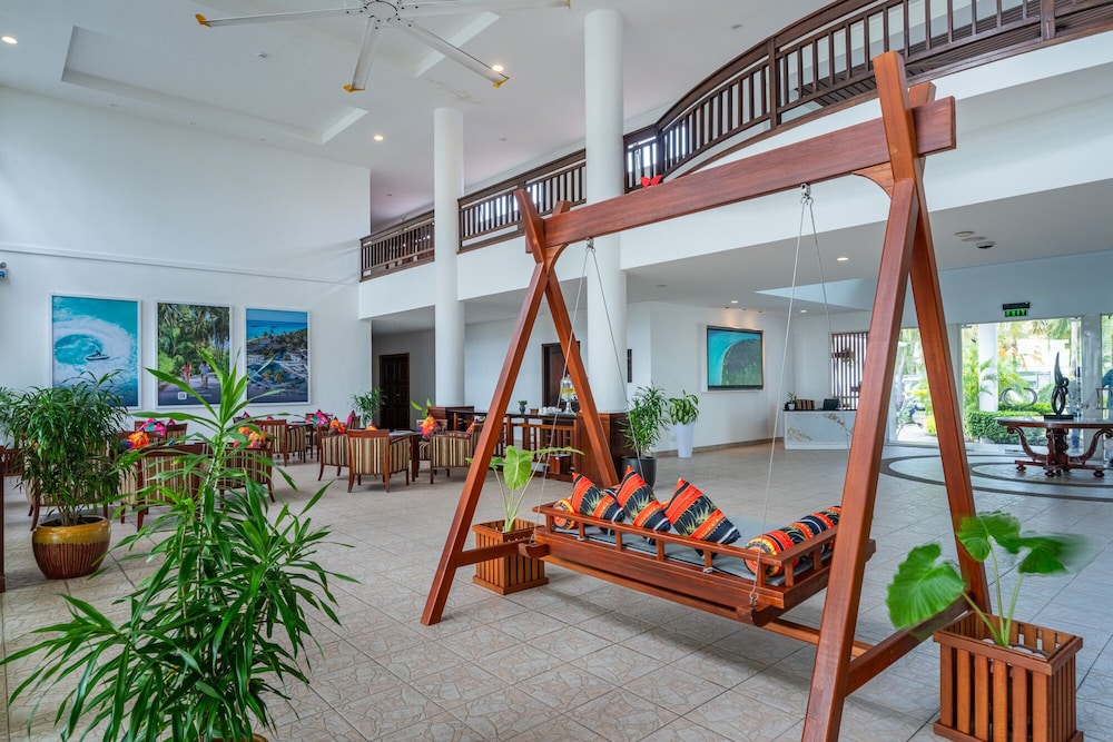 HULHULE ISLAND HOTEL 47/55