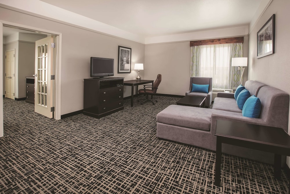 La Quinta Inn and Suites by Wyndham Brownwood 24/37