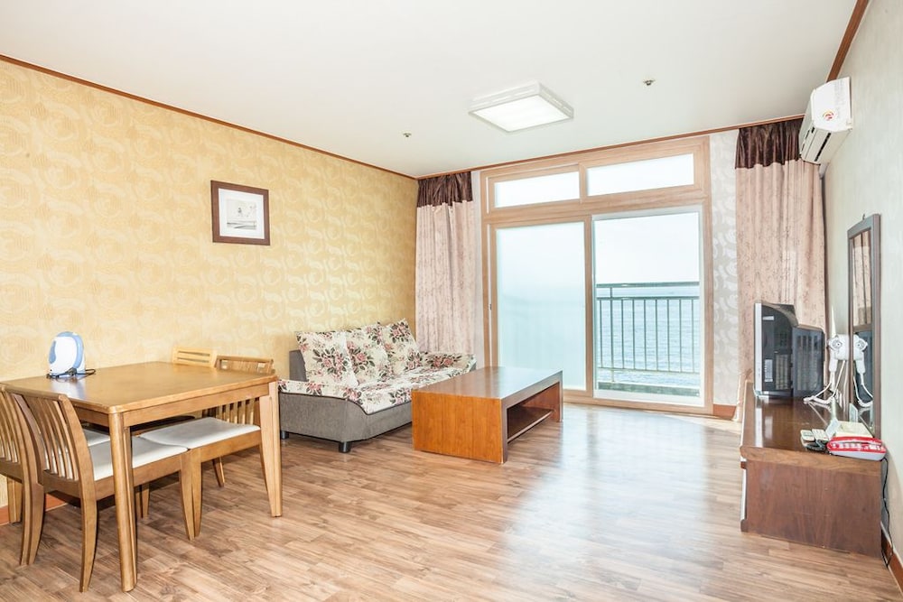 Il Sung Jeju Beach Resort 37/42
