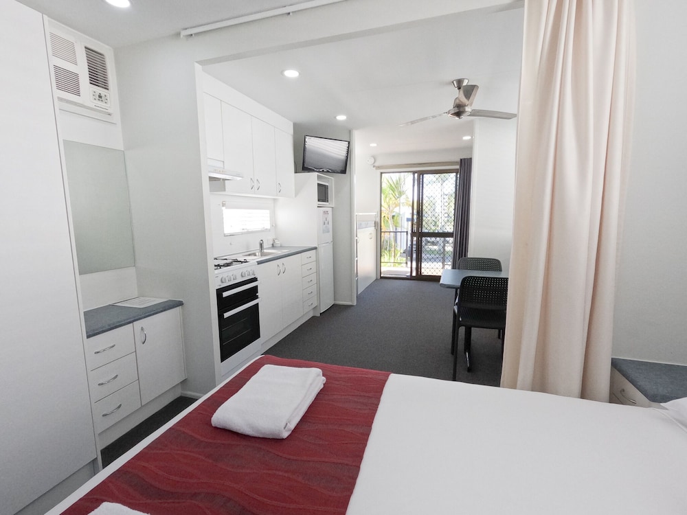Alex Beach Cabins and Tourist Park 9/50