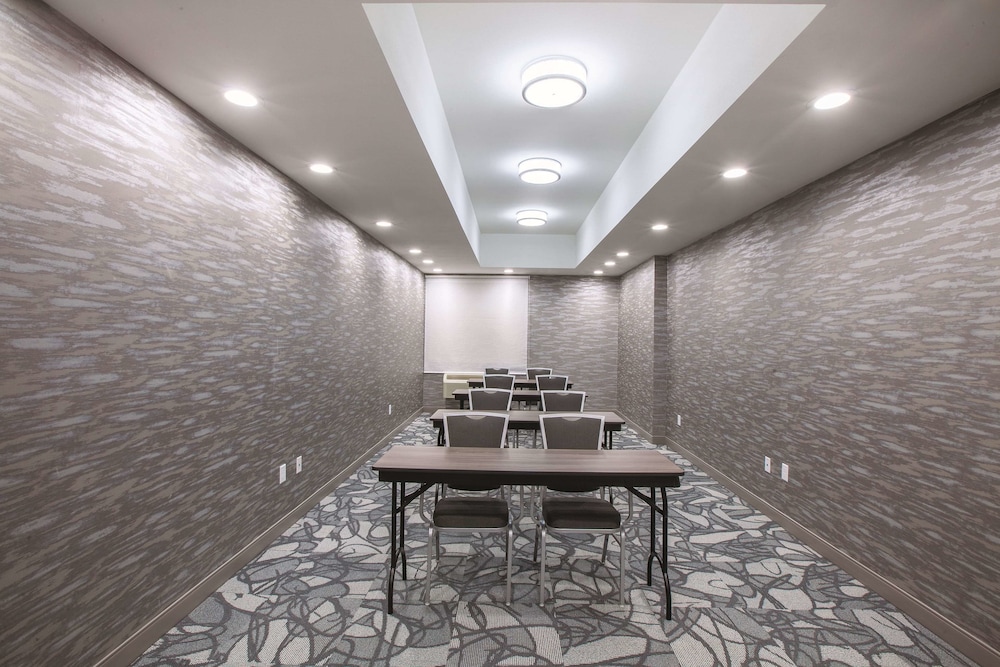 La Quinta Inn And Suites By Wyndham Kingsville 31/33