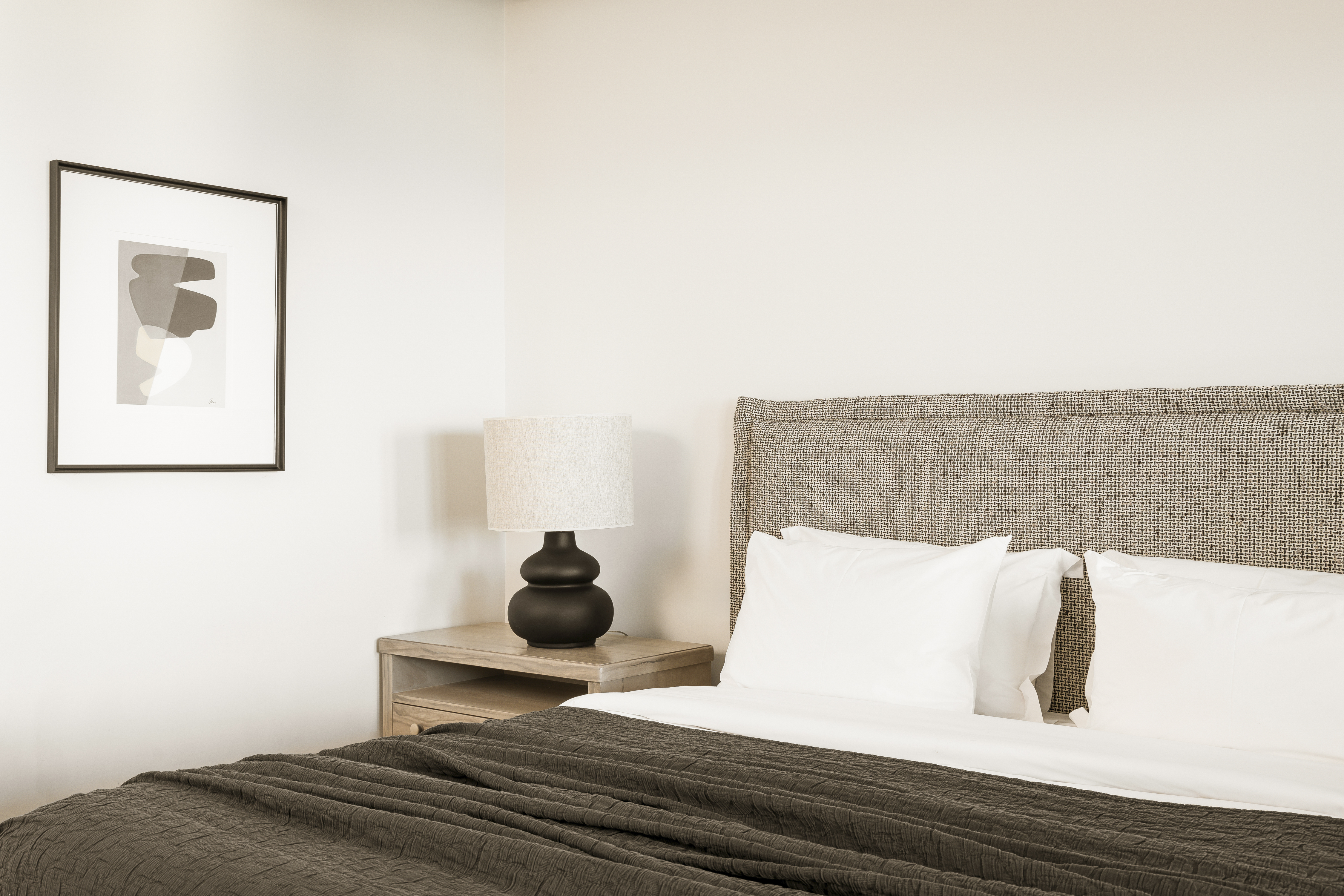 جناح شهر العسل بإطلالة على البحر بجاكوزي، NERO Light-Filled Suites 2/4