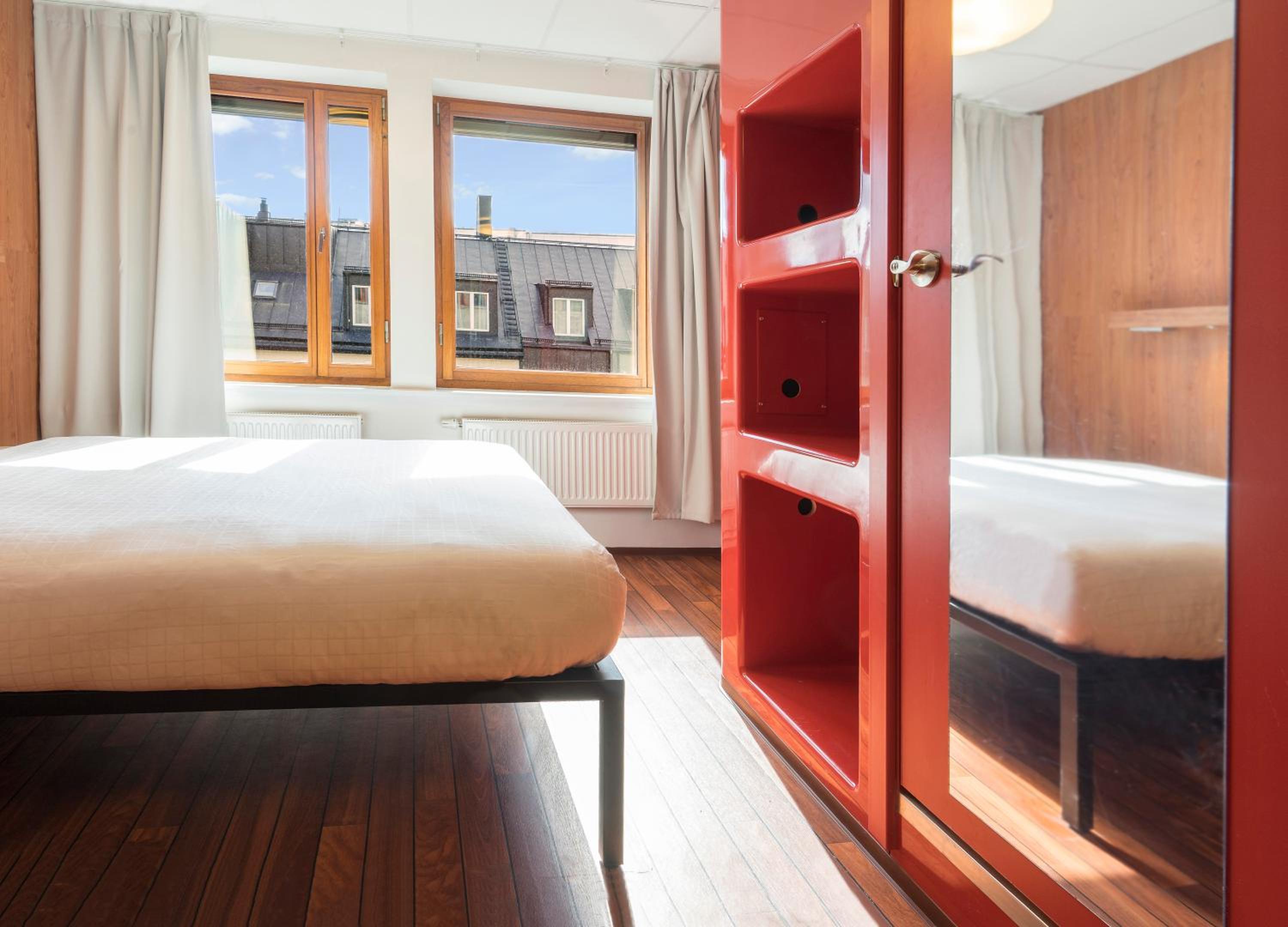 Superior, Queen Bed, Private Bathroom