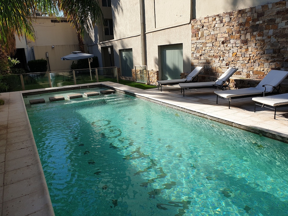 Villaggio Hotel Boutique 33/37