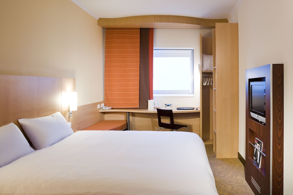 ROOM, DOUBLE BED