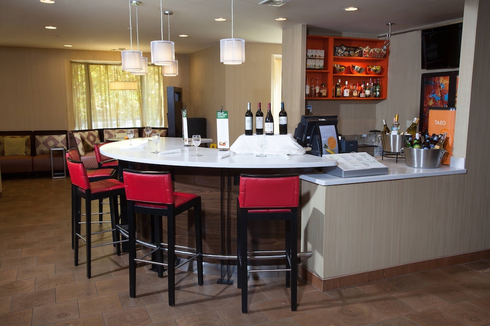 Courtyard By Marriott Burlington Williston 44/65