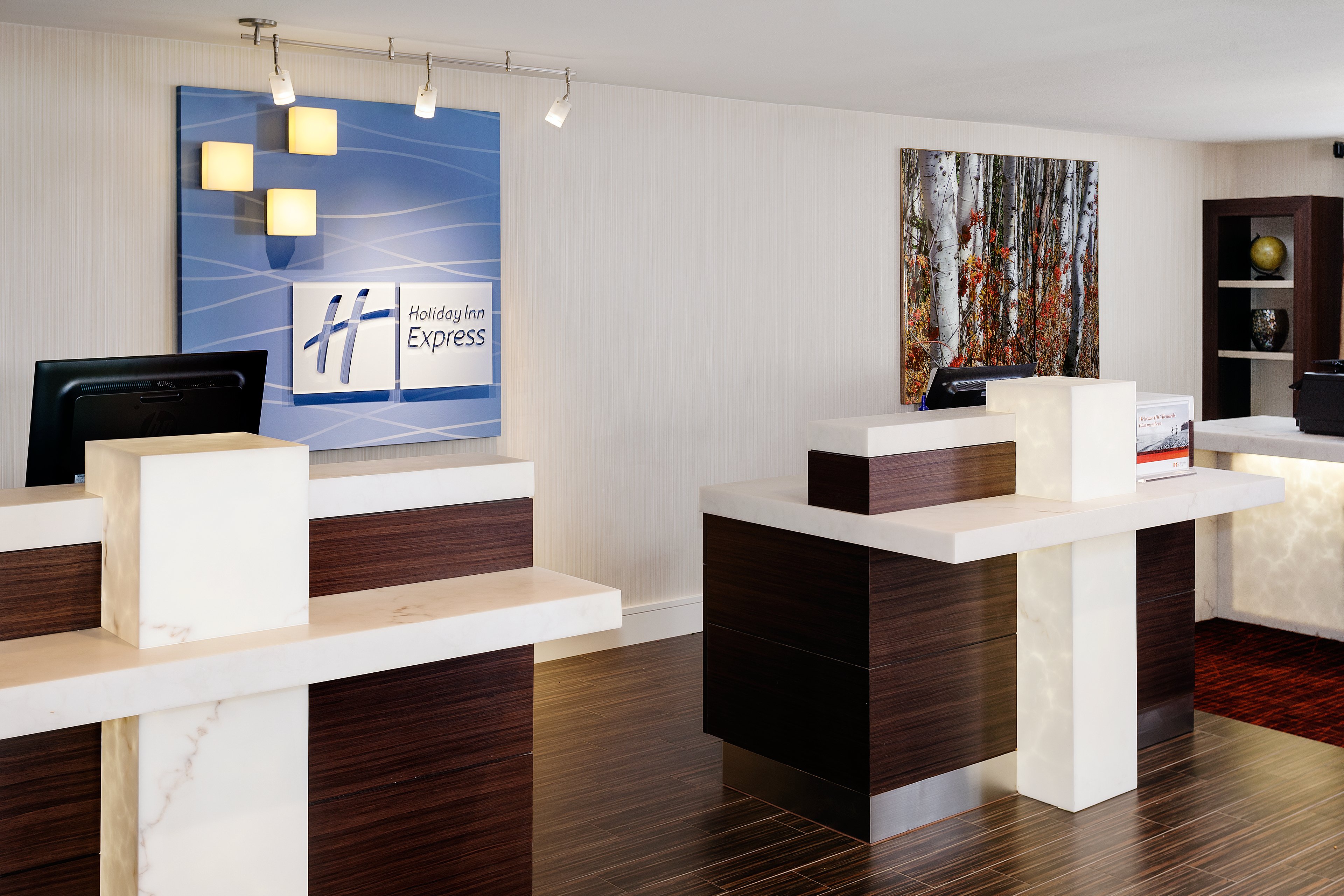 Holiday Inn Express Simi Valley 14/60