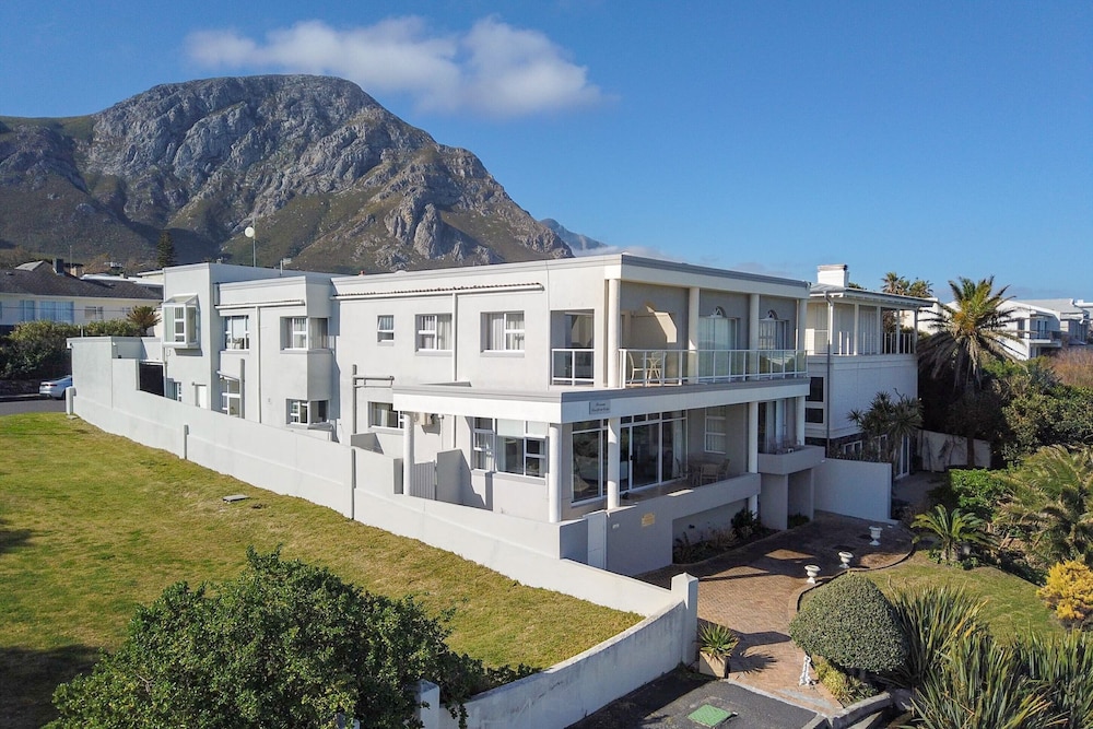 Hermanus Beachfront Lodge 5/43