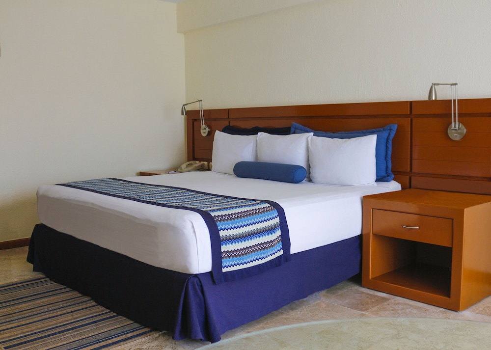 Plaza Pelicanos Grand Beach Resorts 8/65