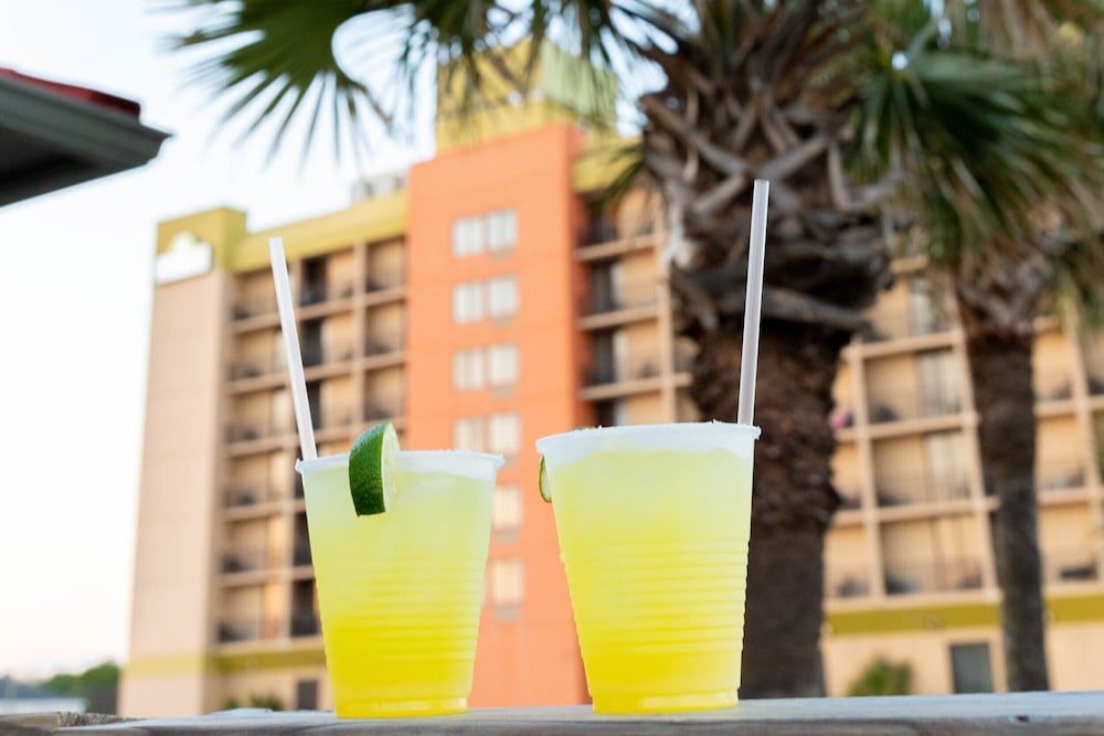 Surfside Beach Oceanfront Hotel 4/45