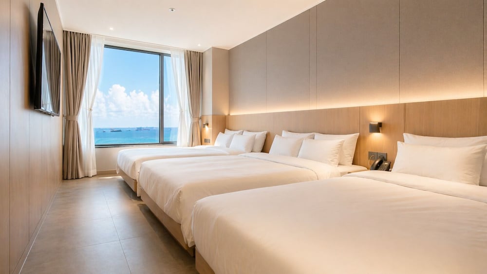 SUITE, KING BED