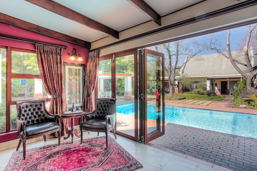 Sunninghill Guest Lodge 16/36