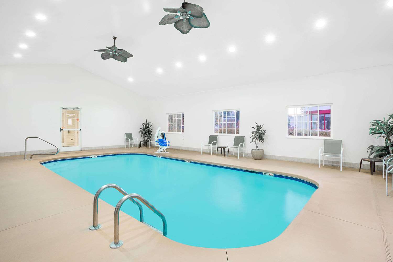 Microtel Inn & Suites By Wyndham Beckley East 20/37