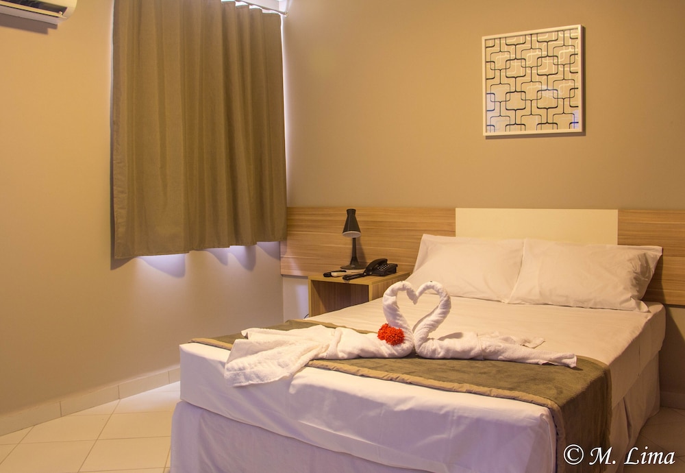 ROOM, DOUBLE OR TWIN BED
