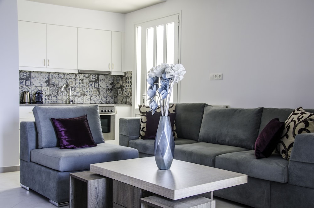 Talos Luxury Suites 26/50