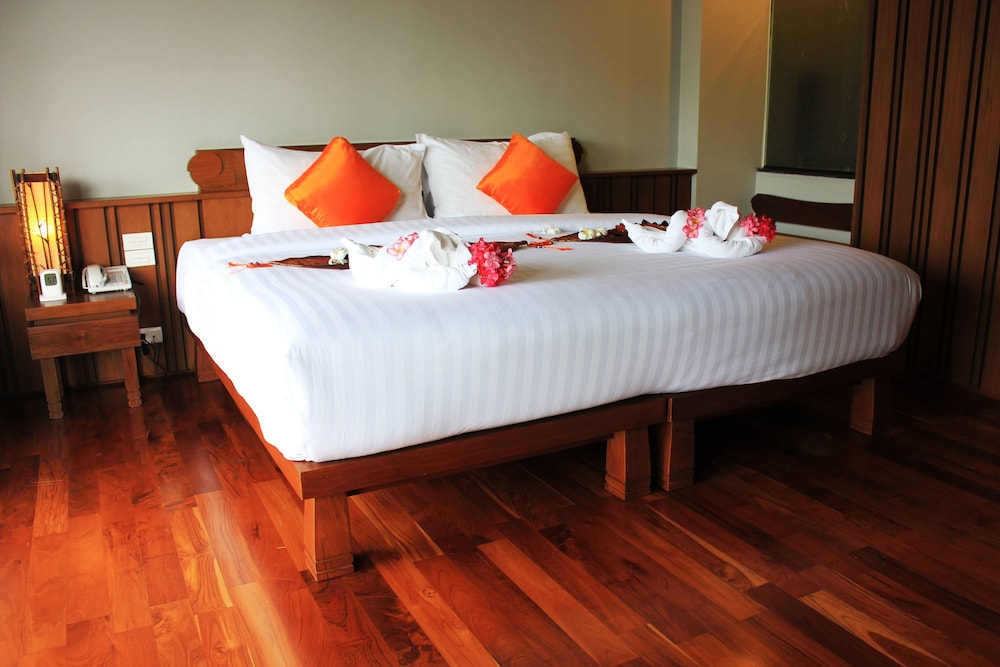 MAEHAAD BAY RESORT 18/68