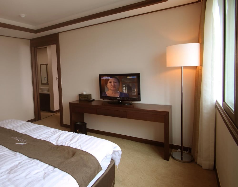 Narsha Hotel 11/53