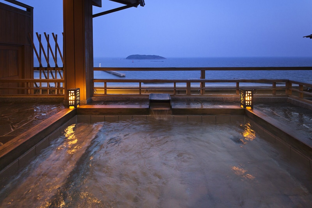 Ryugu Hotel 59/68