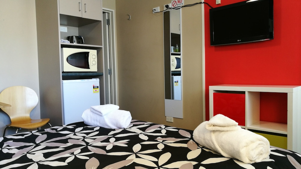 Astray Motel And Backpackers 30/66
