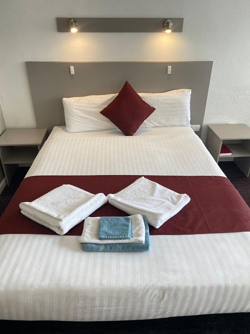 COBB INLANDER MOTEL 8/32