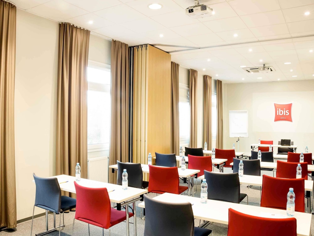 Ibis Warszawa Ostrobramska 50/60